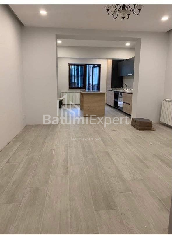 Բնակարան 120 մ² - Դավիթ Կլդիաշվիլի, Բաթումի, Վրաստан