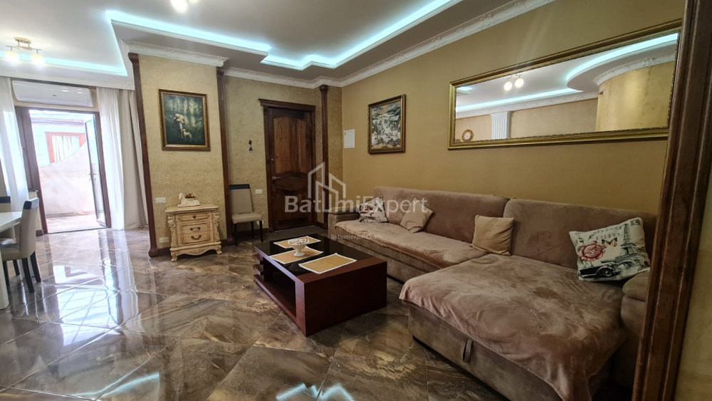 Բնակարան 90 մ² - Կոնստանտին Գամսախուրդիա, Բաթումի, Վրաստан