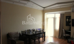 Բնակարան 3-комн 100 m² - Նիկո Փիրոսմանի, Batumi